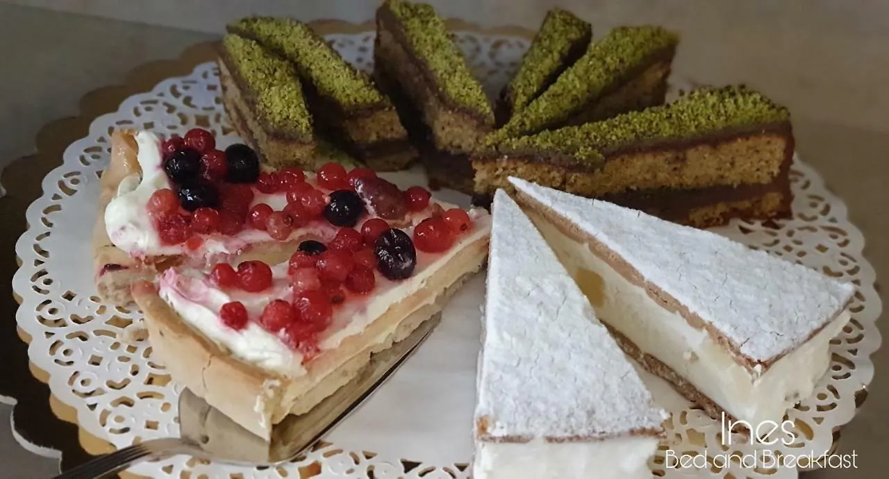 Ines Bed And Breakfast Giardini-Naxos Couette-café